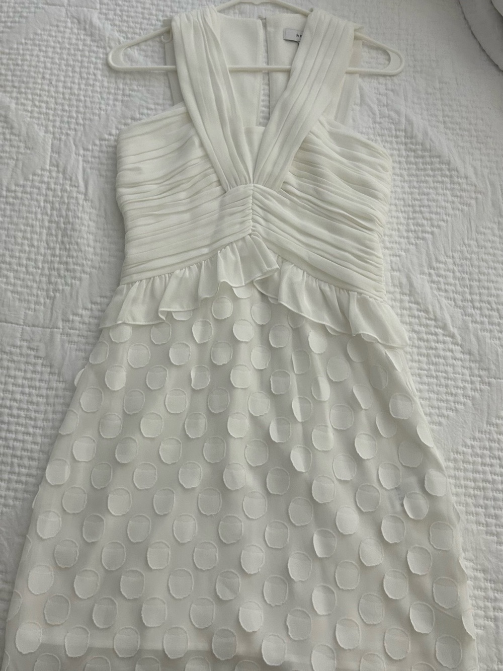 Reiss- Elegant White Textured V-Neck Sleeveless Dress